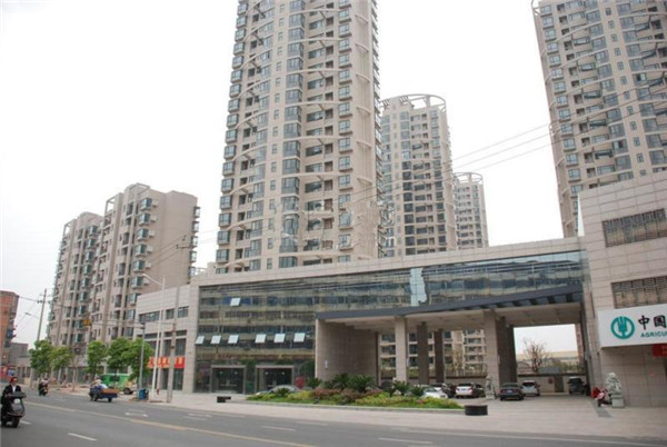 南昌市青云明珠小區(qū)面積18萬方（小區(qū)），2017年榮獲南昌市示范小區(qū)榮